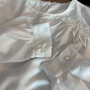 Vintage 80's Women's Size 14 (large or XL) White Applique sequin lace blouse